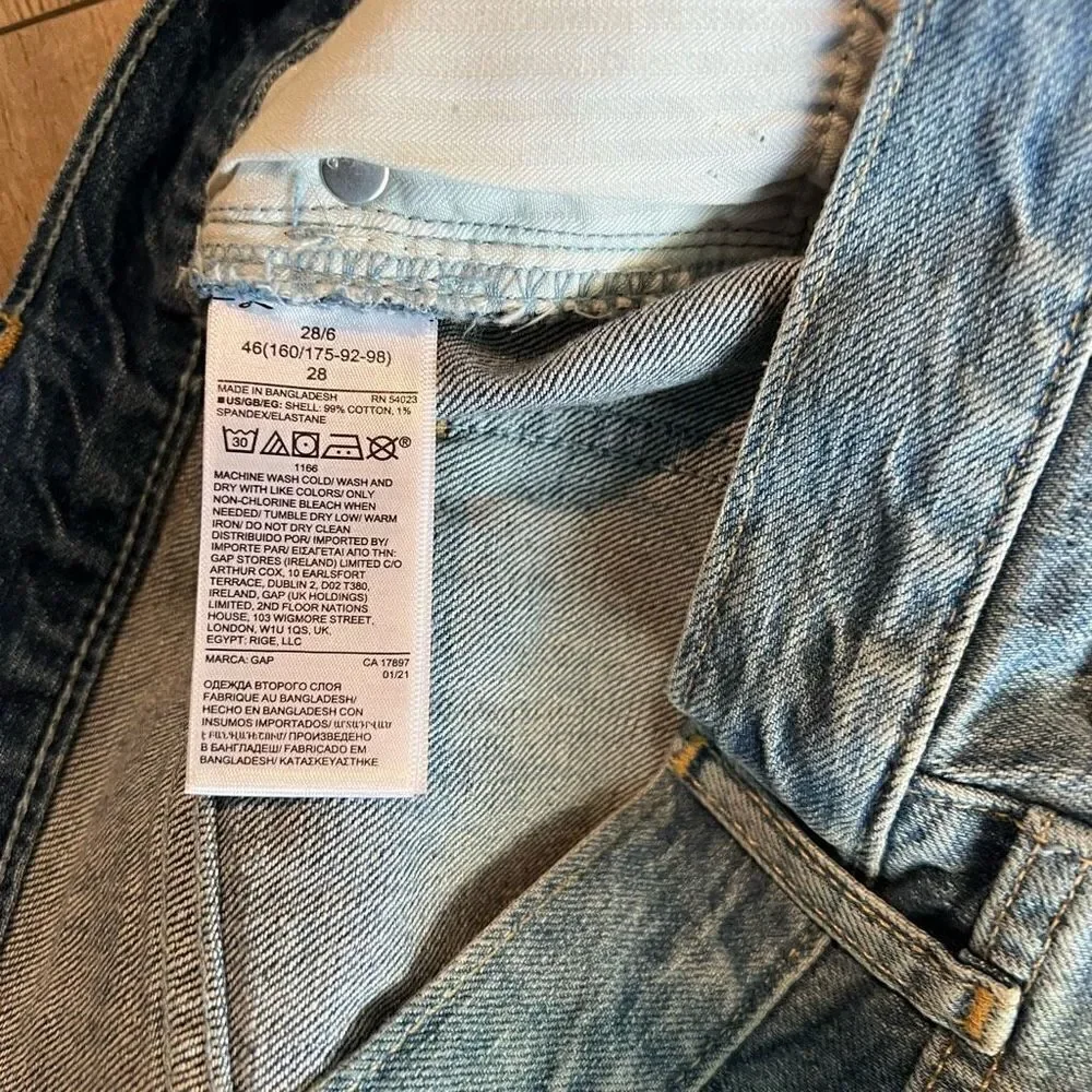 Gap distress jeans skirt size 28